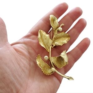Vintage Signed Coro Gold-Tone  Leaves with Berries Brooch Lapel Pin